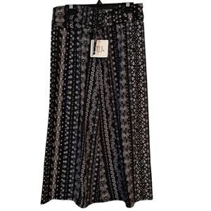 🌹𝗝𝗢𝗘𝗬 𝗕. 𝗙𝗟𝗢𝗥𝗔𝗟-𝗣𝗔𝗜𝗦𝗟𝗘𝗬 𝗠𝗔𝗫𝗜 𝗦𝗞𝗜𝗥𝗧-𝗚𝗜𝗥𝗟𝗦